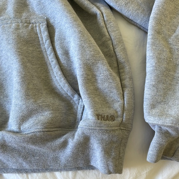 Aritzia TNA Perfect fit hoodie - Picture 2 of 4